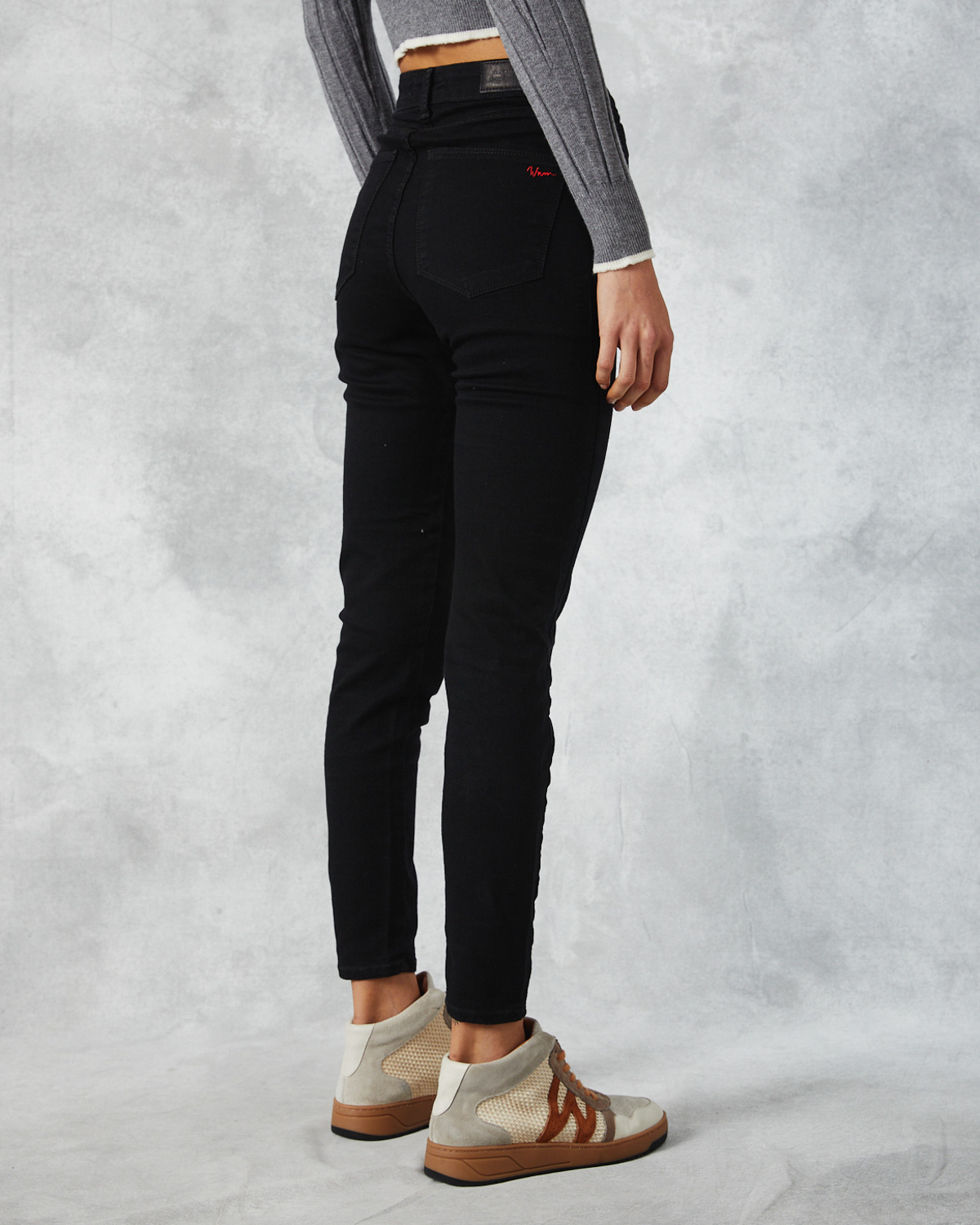 wanama_basic-black-taylor-jeans_51-16-2023__picture-12564